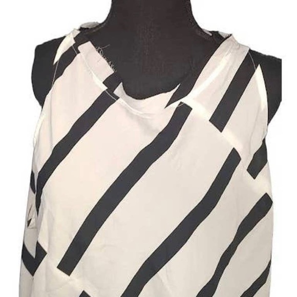 BCBGeneration
Black and White
Striped Tank
Medium - Picture 3 of 5